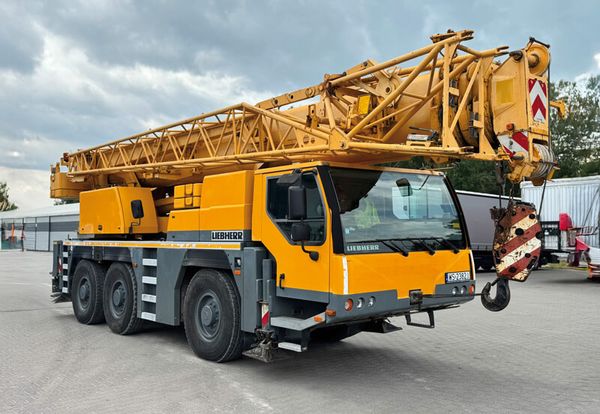 Banner z linkiem do strony zewnętrznej poświęconej ofercie wynajmu dzwigów